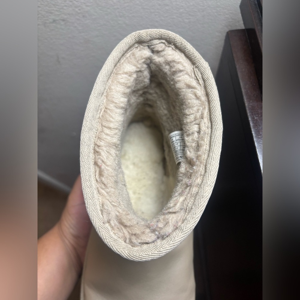 UGG Classic Mini Pearlized Boot
Size 10 - Picture 4 of 12